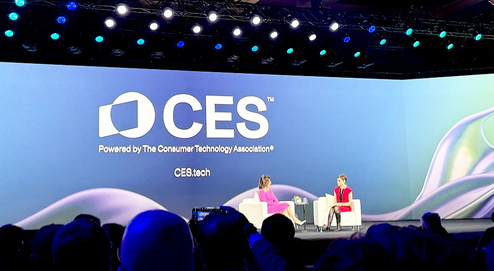 X社の基調講演の様子