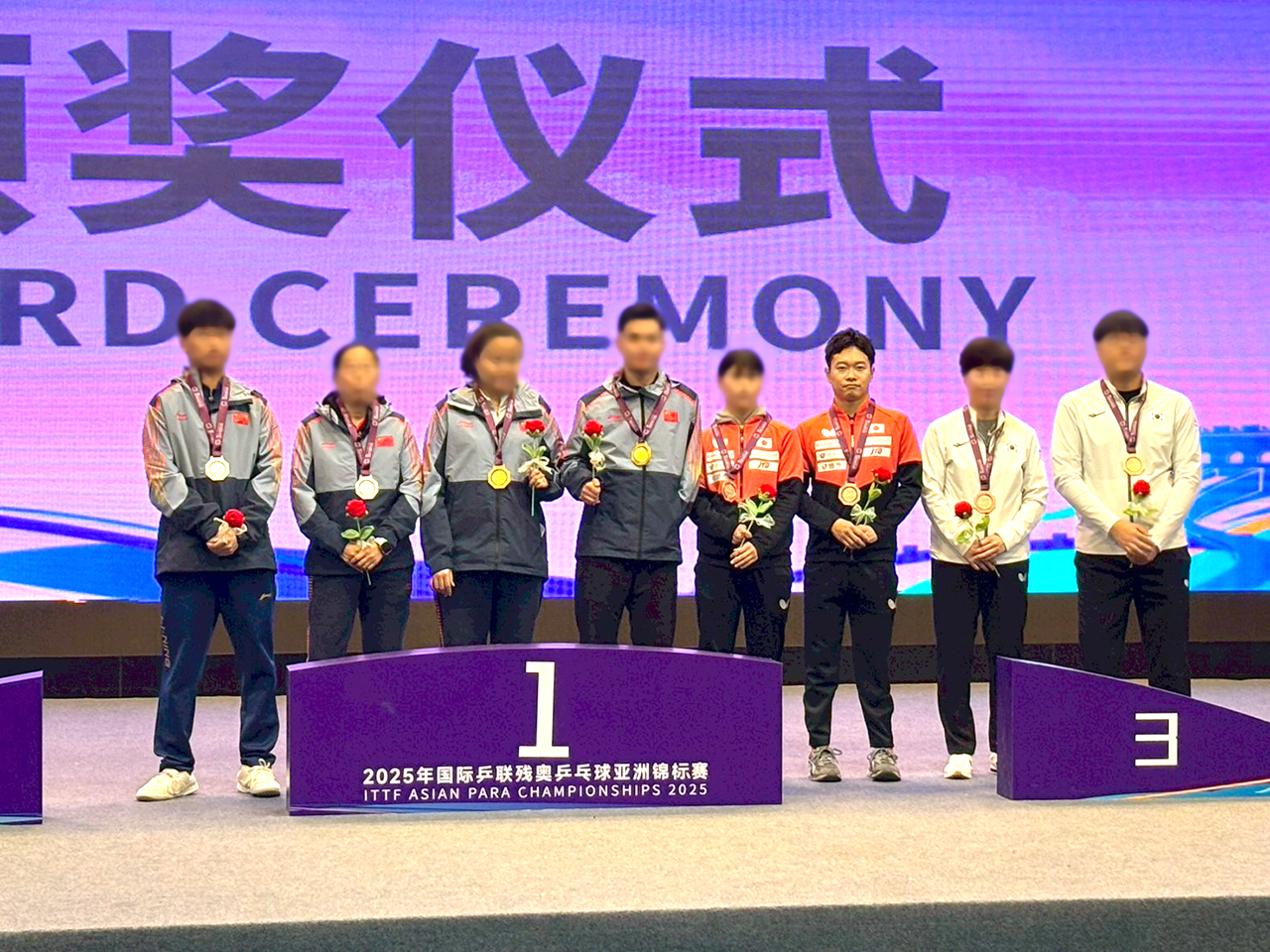 写真右から3人目　岩渕（ミックスダブルス）