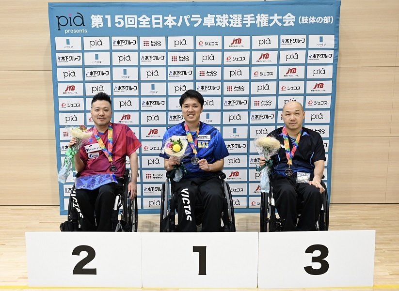 シングルス(クラス2)で準優勝、ダブルス(クラス合計4以下)で優勝