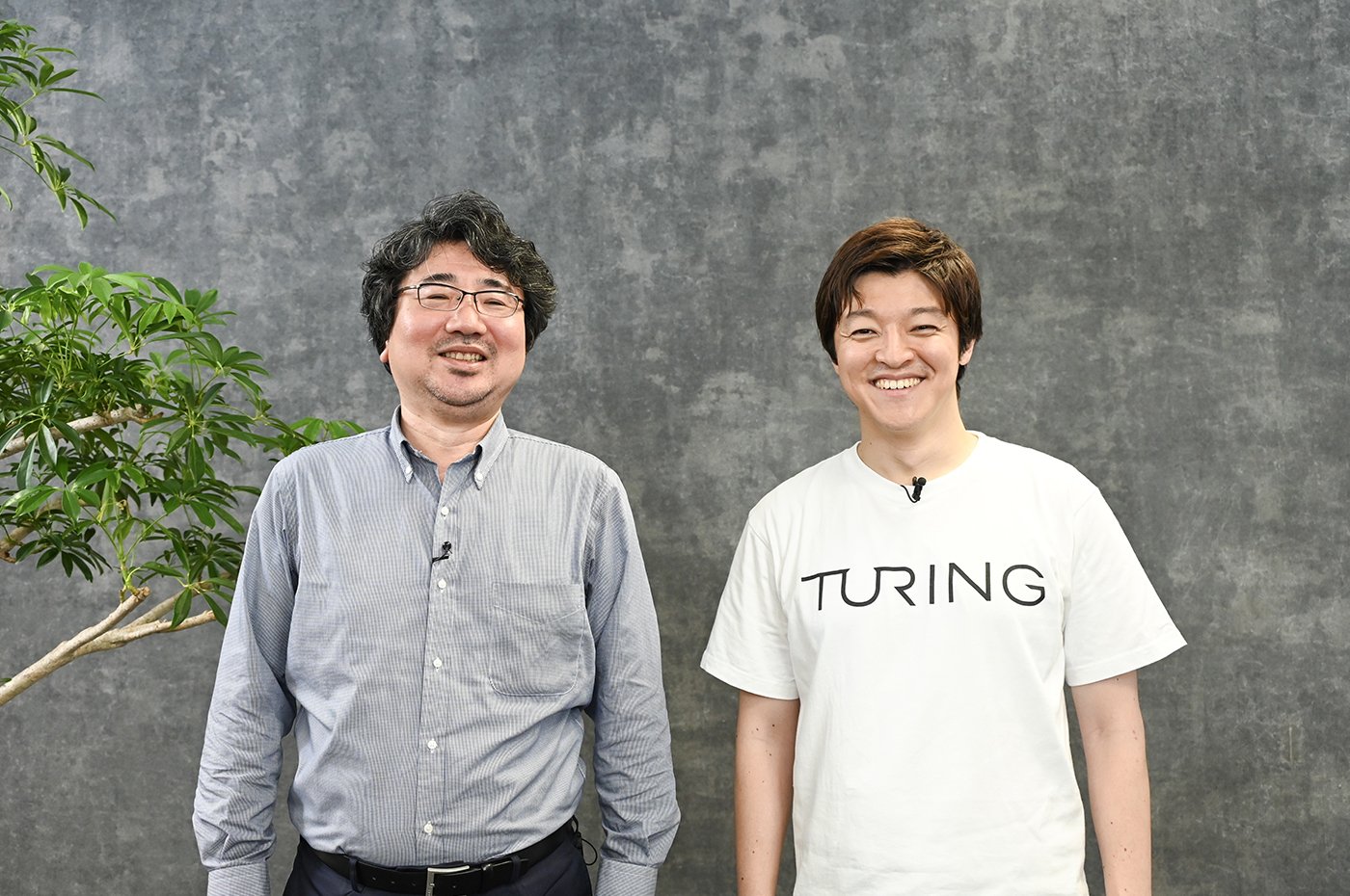 チューリング株式会社 取締役CTO 青木 俊介 氏(写真右)株式会社ベリサーブ 上席執行役員 東 弘之(写真左)