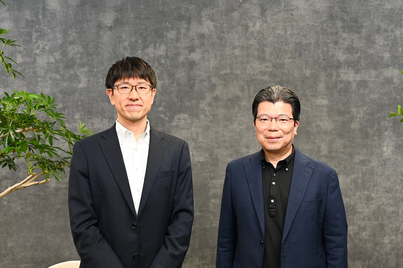 2、 京都産業大学 情報理工学部 教授 井上 博之 氏(写真右)株式会社ベリサーブ サイバーセキュリティ事業部 副事業部長 外山 敬介(写真左)